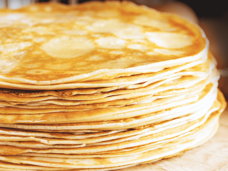 ערמת מופלטות על קרש עץ