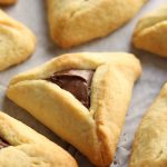 אוזני המן עם נוטלה אפויים על נייר אפייה