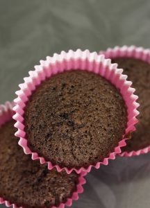 קאפקייס שוקולד בתוך מנג'ט ורוד