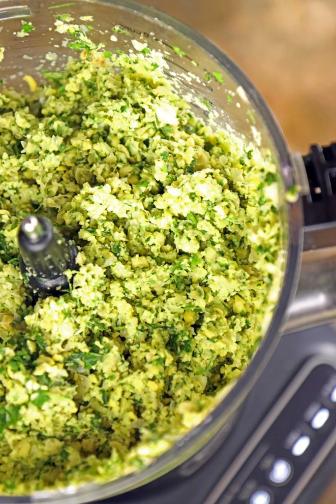 תעבורת הפלאפל בתוך מעבד המזון